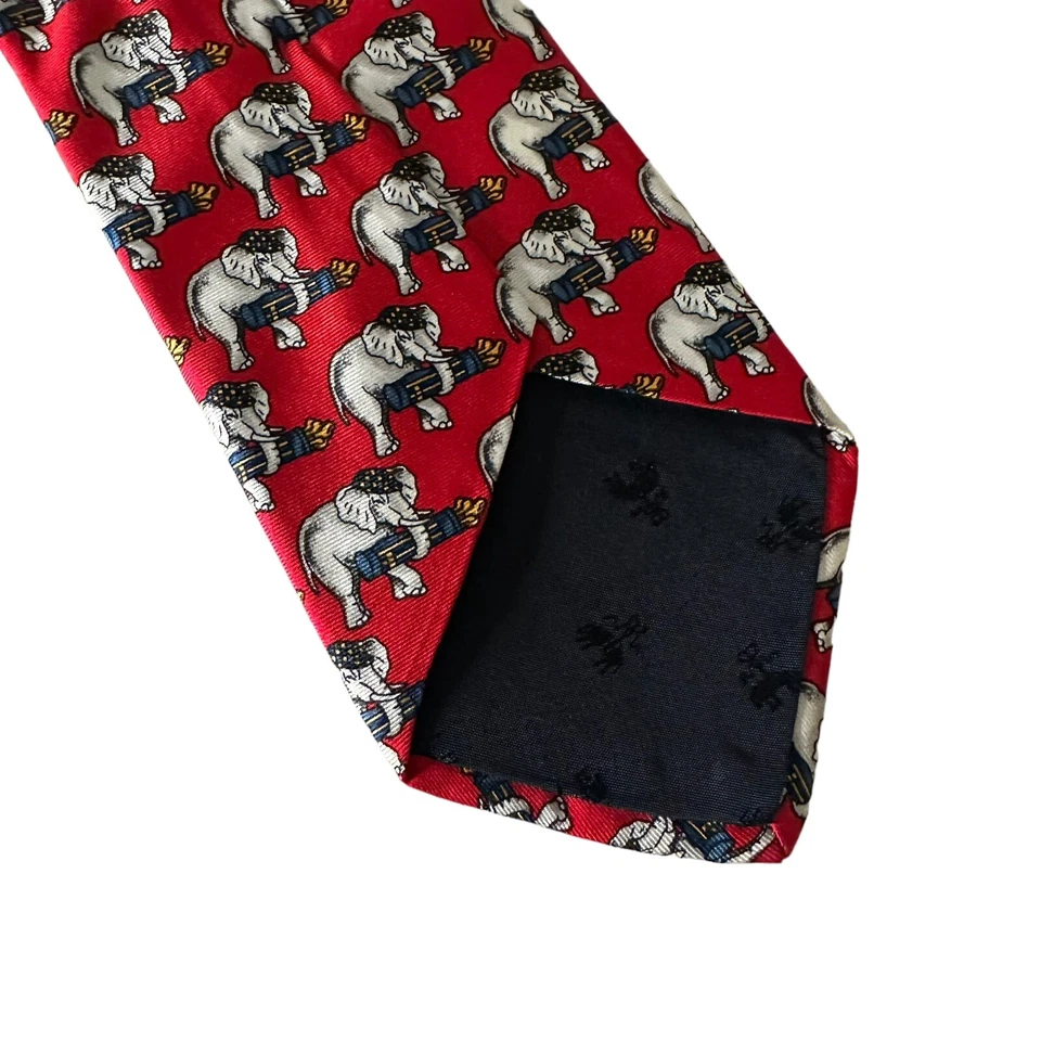 Corbata para hombre Brooks Brothers elefante con estampado de palos de golf roja 100 % seda Foto 3 de 4