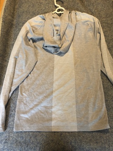 Red Sox Majestic women’s long sleeve gray Boston hooded shirt - Picture 2 of 3
