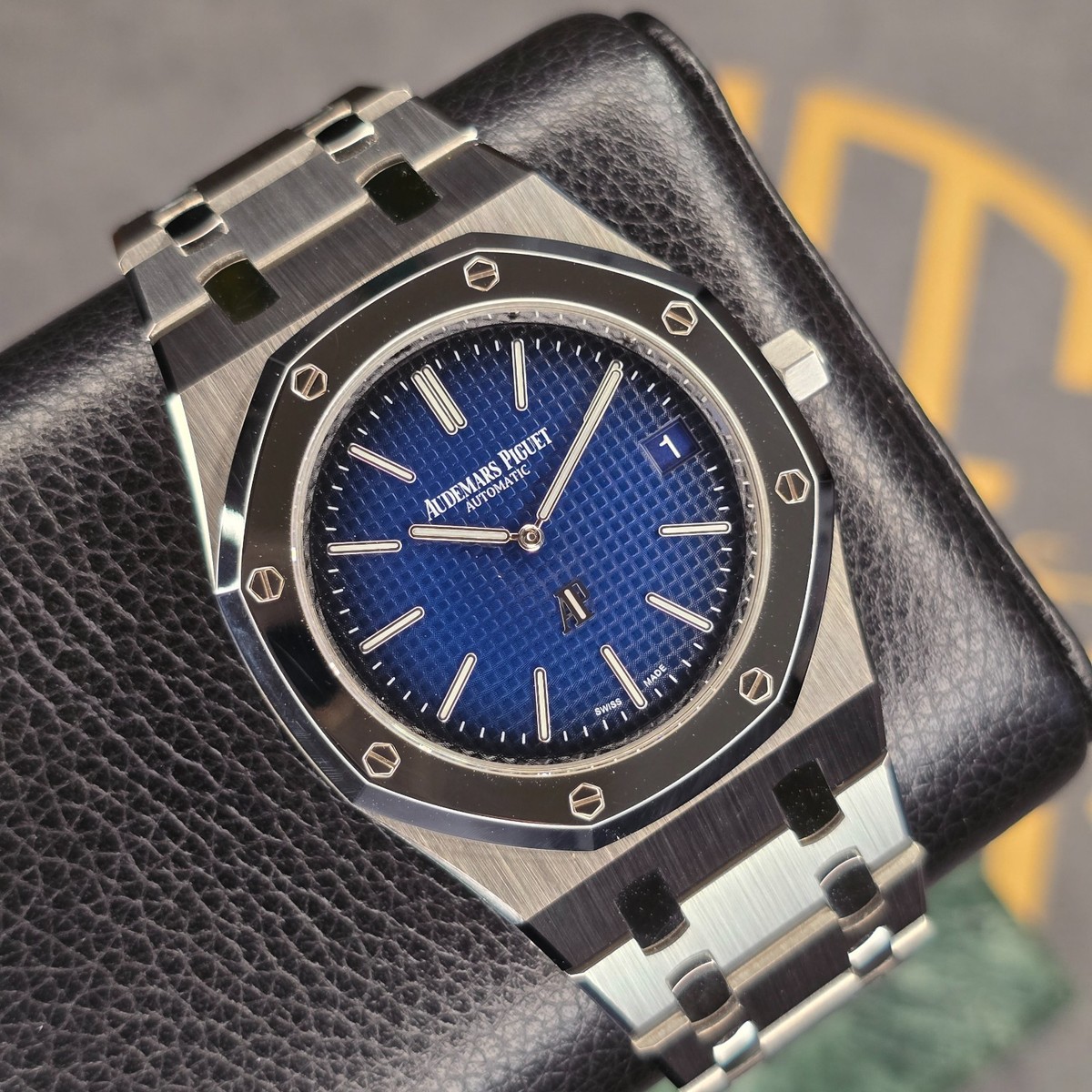 AUDEMARS PIGUET ROYAL OAK JUMBO EXTRA THIN 15202IP 39MM TITANIUM