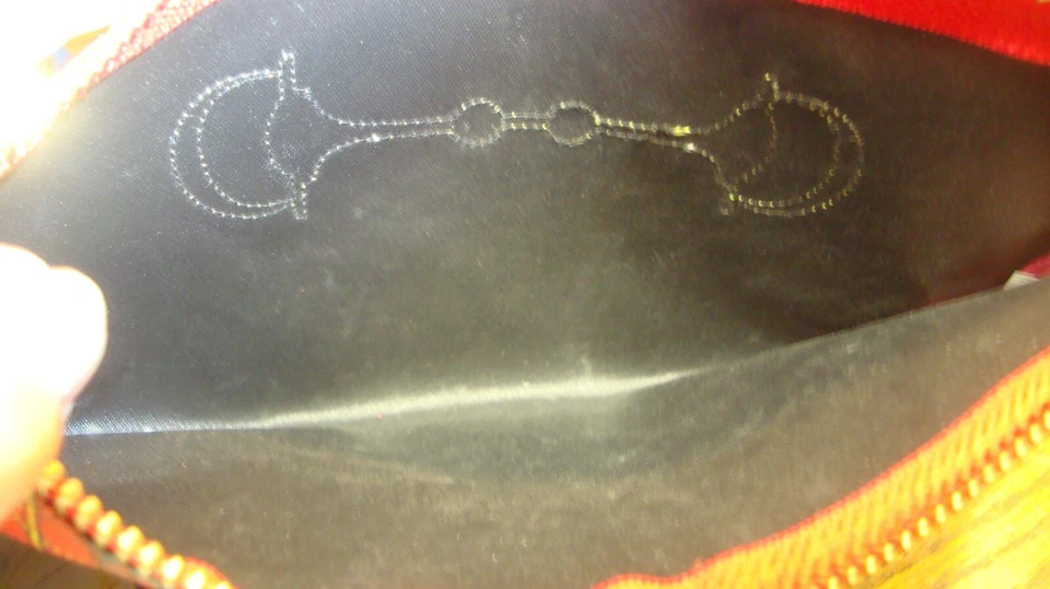 Bolso de Cosméticos 'LOLO' BROCA DE CABALLO Rojo/Verde Cuadros ~ 4.5x9" Ecuestre ~ Precio de venta sugerido por el fabricante $32 826 Foto 4 de 4