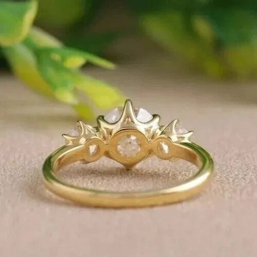 Помолвочное женское кольцо из муассанита круглое созданное в лаборатории покрытие желтым золотом 14 карат 2,5 карата - Изображение 3 из 4