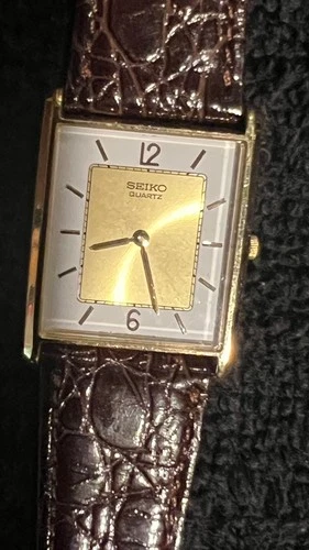 VINTAGE * Seiko Tank V700-5K39 White/Gold dial Men's Watch From Singapore