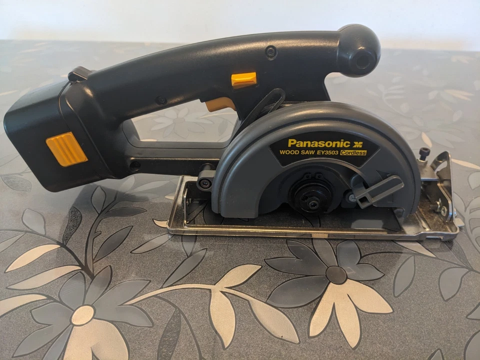 Cargador de batería de sierra circular para madera Panasonic Ey3503 12 V inalámbrico 5 3/8" EY0212 Foto 3 de 4
