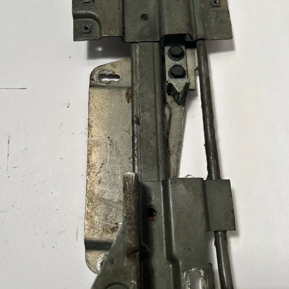 Ford Thunderbird 1967-1969 cuarto de ventana regulador lado del conductor LH C7SZ Foto 3 de 4