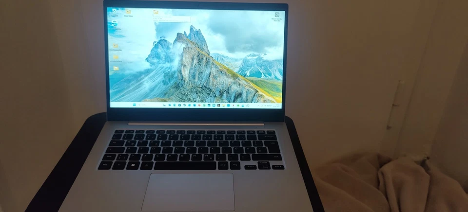 Samsung Galaxy Book2 Go 5G - 128GB, 4GB RAM, Silber - Bild 4 von 4