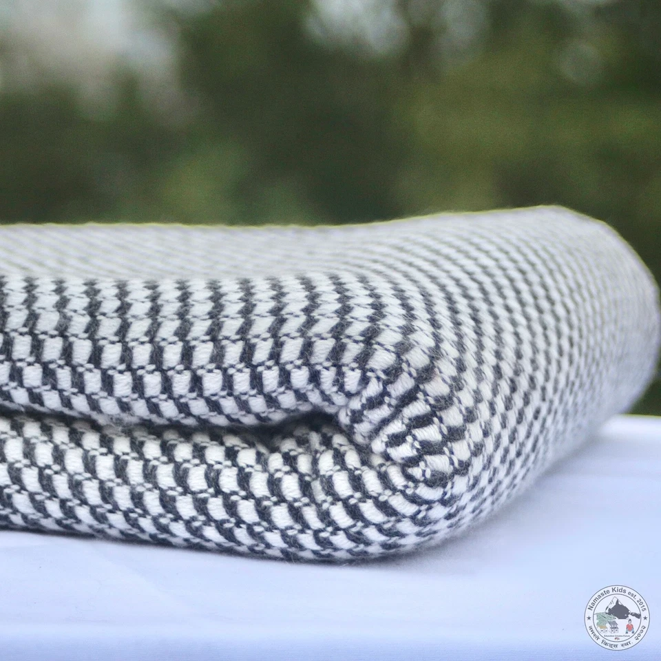 Kaschmirdecke "Damak (दमक)" - handgearbeitet aus Nepal, Tagesdecke, Kuscheldecke - Bild 2 von 4