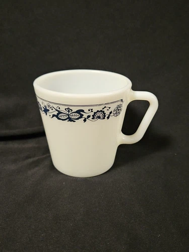 Vintage Pyrex Milk Glass Old Town Blue Onion #1410 Coffee Cup Mug 10 Ounce
