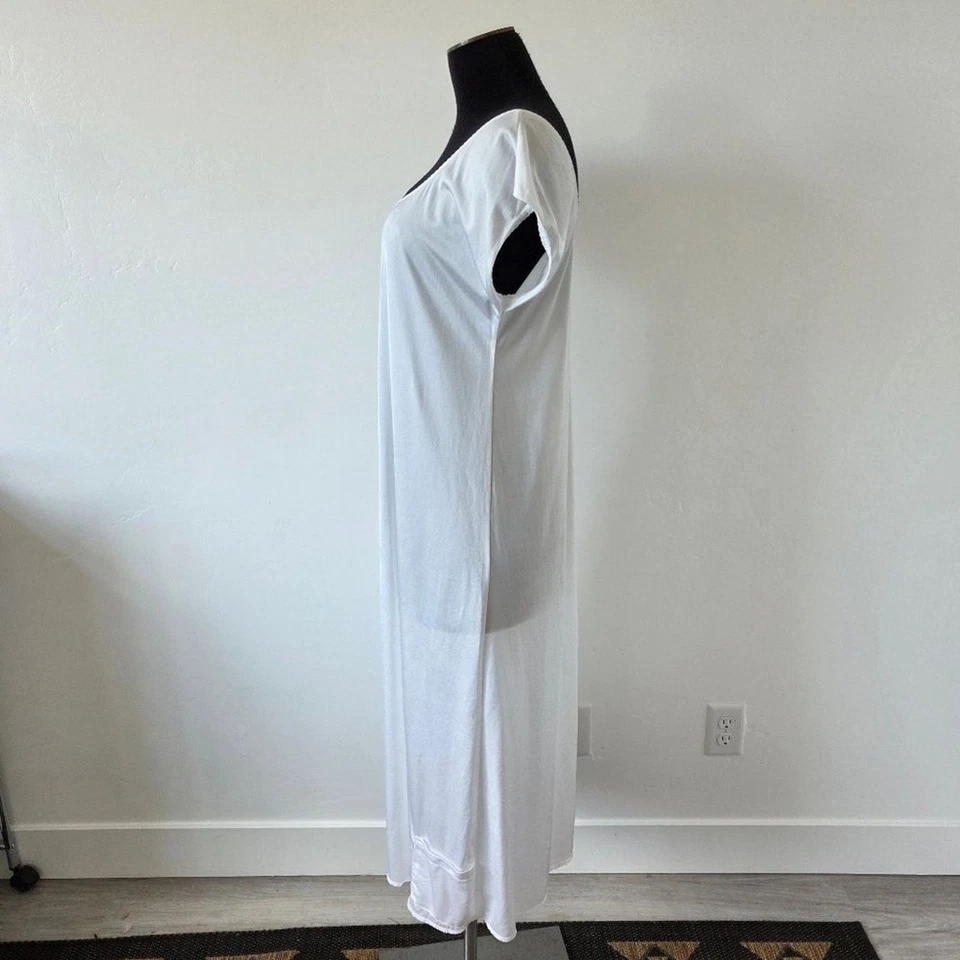 Blanco Satén Maxi Largo Slip Cap Manga Encaje Borde Templo Ordenanza Bolsillo Pequeño Foto 4 de 4