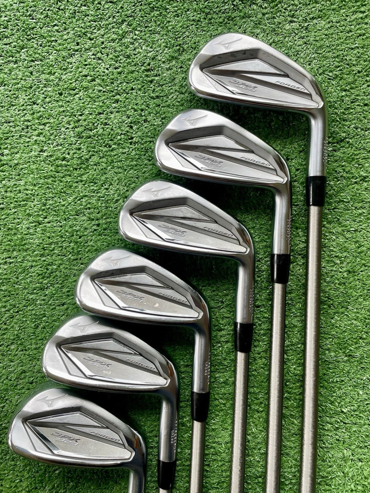Mizuno JPX923 Forged Irons 5-PW Regular Flex Right Handed Mens Golf Club - Image 2 of 4