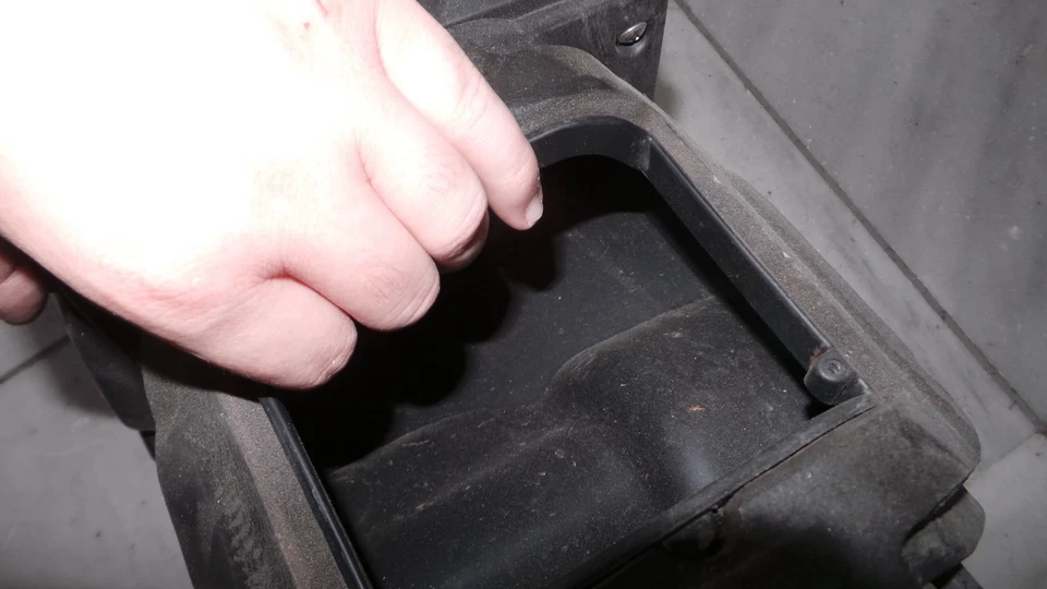 APRILIA RSV 1000 TUONO GEN 2 2004 FILTER BOX USED GENUINE - Image 4 of 4