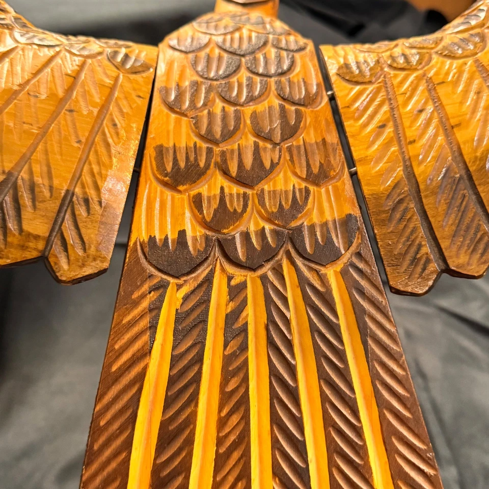 Escultura de águila de madera maciza natural tallada a mano de colección arte popular decoración de pie Foto 4 de 4