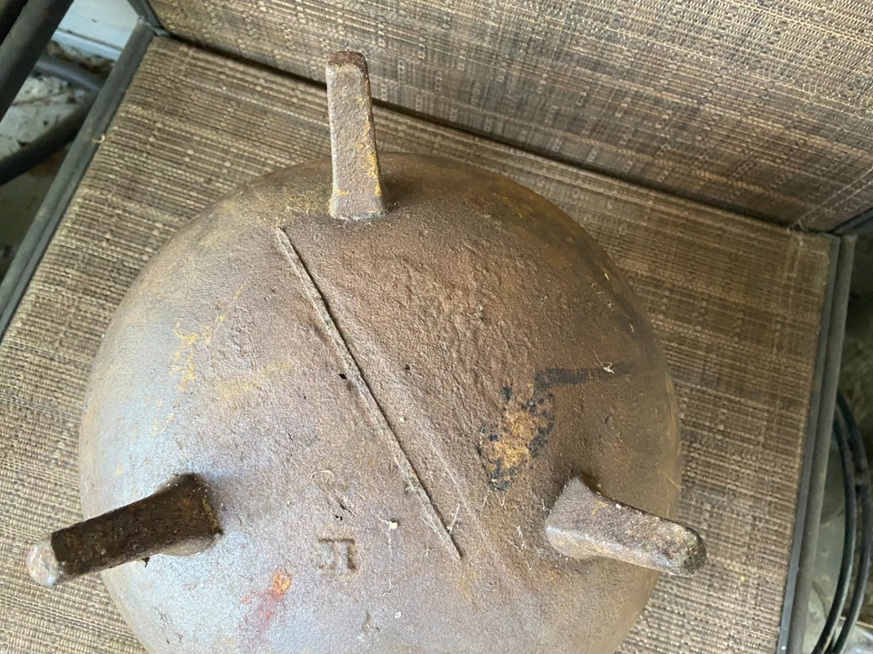 Antique 1800's Cast Iron 2 Gallon Cauldron 3 Footed Marked K - Image 3 of 4
