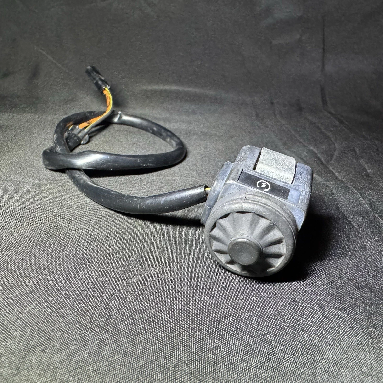 2004 Suzuki DRZ400 DRZ400E DRZ 400 DR-Z400 Starter Button 37310-29F00 B689