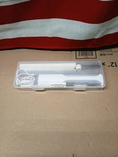 NutriChef Electric Bread Knife-Lightweight w/Contoured Grip Handle -White & Grey