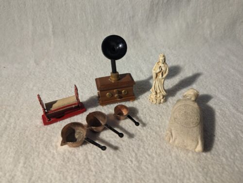 Mini accessoires miniatures maison de poupée vintage ~ pots radio tube rouleau de papier à sucre - Photo 1 sur 7