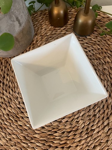 Zuppiera per cereali quadrata bianca cassa e barile 4 5/8”x 4 5/8” fuori produzione usata in ottime condizioni! - Foto 5 di 5
