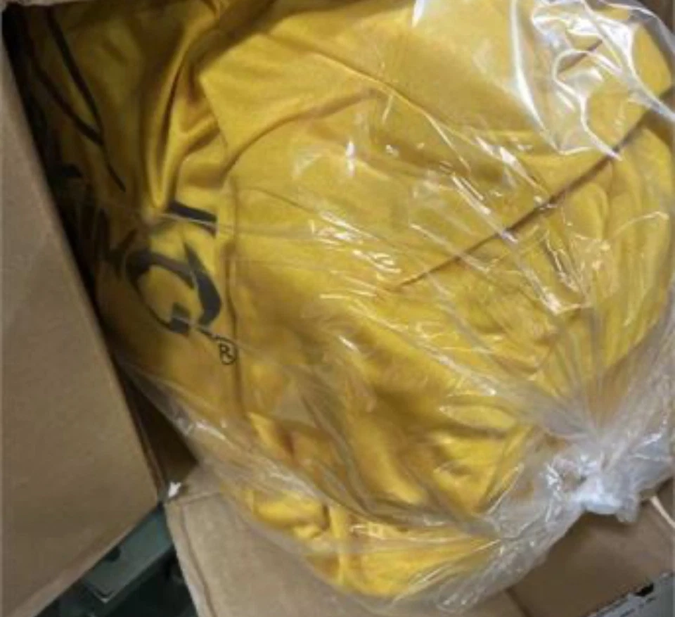 Cubierta exterior de auto Coverking Custom Fit diseñada para Dodge Charger seleccionado Foto 2 de 3