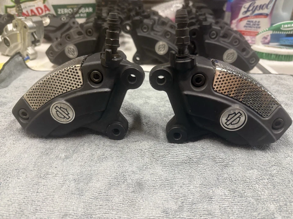 Суппорты Harley Brembo Touring Road Street Ultra Glide 2008-23 с хромированными решетками - Изображение 4 из 4