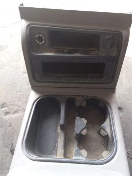 Console Front Classic Style Floor Opt UK6 03-07 GMC Sierra 1500 PICKUP 88986682 - Image 4 of 4