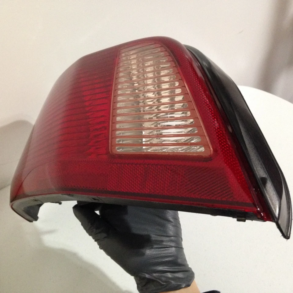 2002-2003 Mitsubishi Galant Left DRIVER Side Tail Light Lamp Assembly OEM Shiny - Image 3 of 4