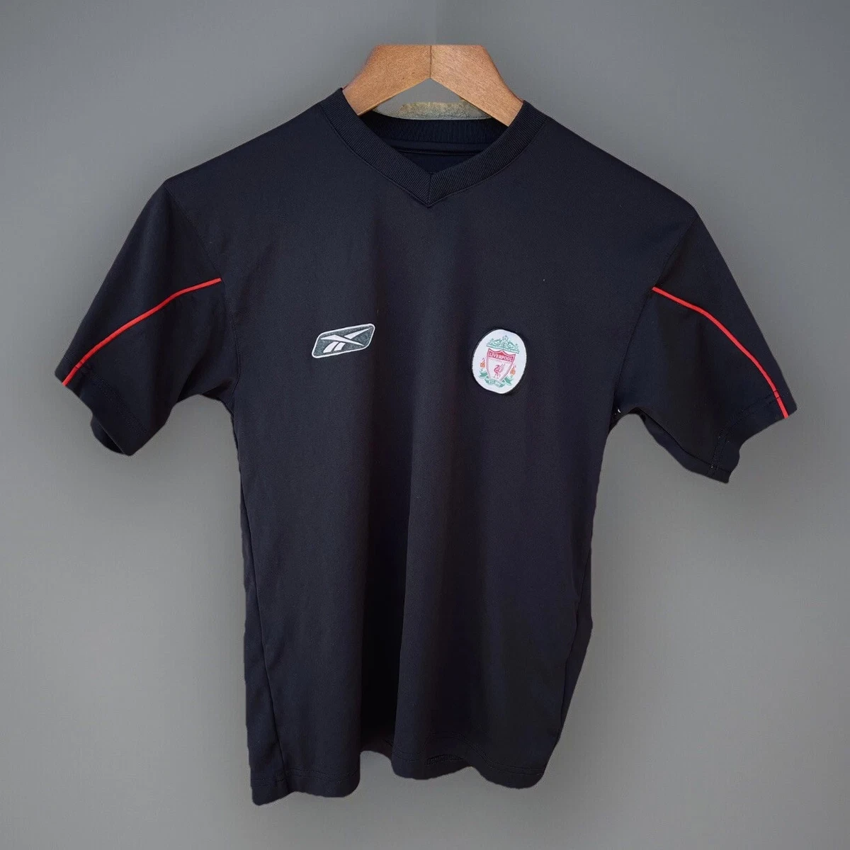 Preços baixos em Reebok Liverpool Preto Clube Internacional de
