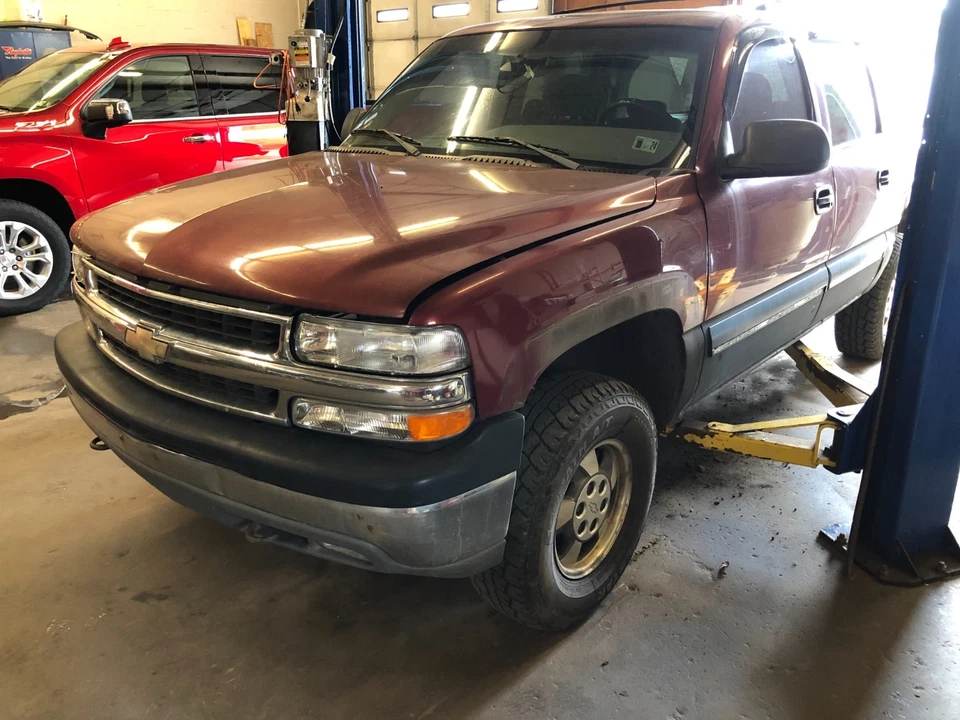 Juego de soportes de parachoques Chevy Suburban 2001 (delantero) 2000-2002 Tahoe Silverado Foto 2 de 3