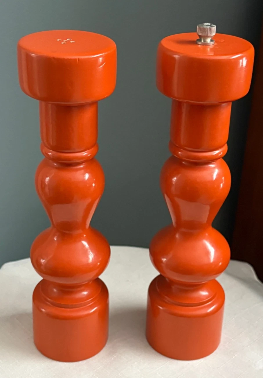 Rare Vtg MCM Catalina Japan Orange Wood Salt & Pepper Mill Grinder Shakers Set