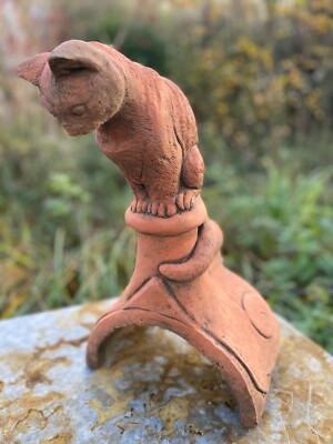 Kuriose Katze Dachfinale halbrund Firstziegel Steinornament NEU