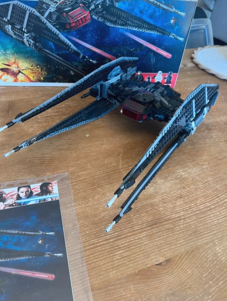 LEGO Star Wars 75179 Kylo Ren's TIE Fighter, photo 3 sur 4