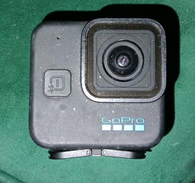 GoPro HERO11 Black Mini 5.7K UHD Action Camera with Sandisk Extreme 128 GB card
