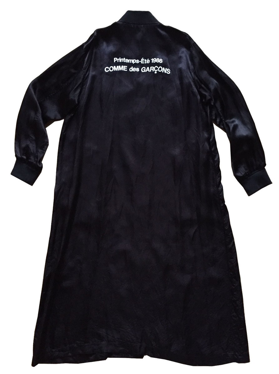 COMME Des GARCONS Long Satin Staff Coat Black CDG Logo 1986 COMME Des GARCONS Long Satin Staff Coat Black CDG Logo 1986