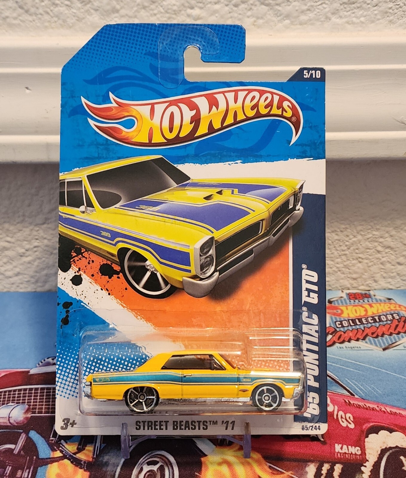Hot Wheels '65 Pontiac GTO 85/244 - Yellow - 2011 Mainline A