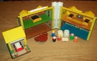 Vintage Fisher Price Little People PLAY FAMILY HOUSE #952 Original 1969 w pieces