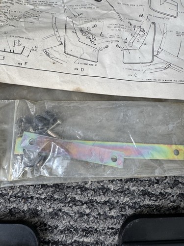 GENUINE UNUSED NOS GM VAUXHALL CAVALIER MK1 FRONT & REAR MUD FLAPS 2 And 4 Door - Picture 17 of 18