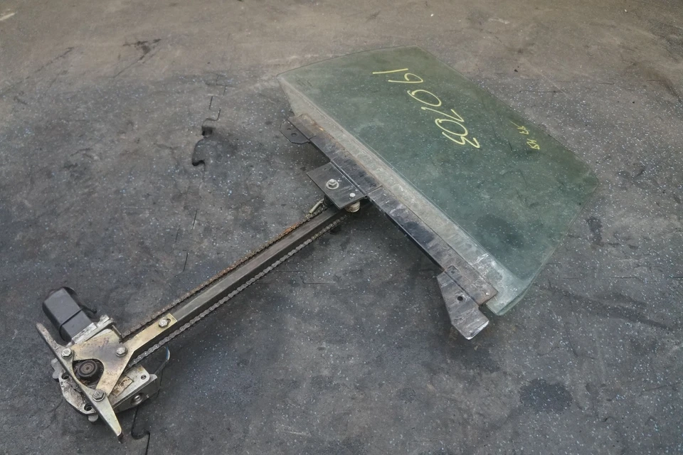 Conjunto de cadena de motor de vidrio para ventana de puerta delantera derecha OEM Bentley Turbo R 1991 Foto 2 de 4