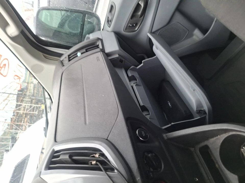 Guantera usada se adapta a: Ford Transit 150 2015 grado A Foto 2 de 4