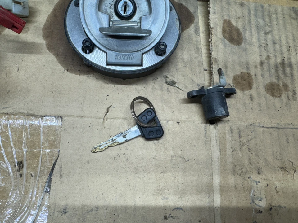 2005 03-05 06-09 YAMAHA R6 R6S YZF 600 OEM LOCKSET IGNITION GAS CAP KEY LOCK Y - Image 2 of 4