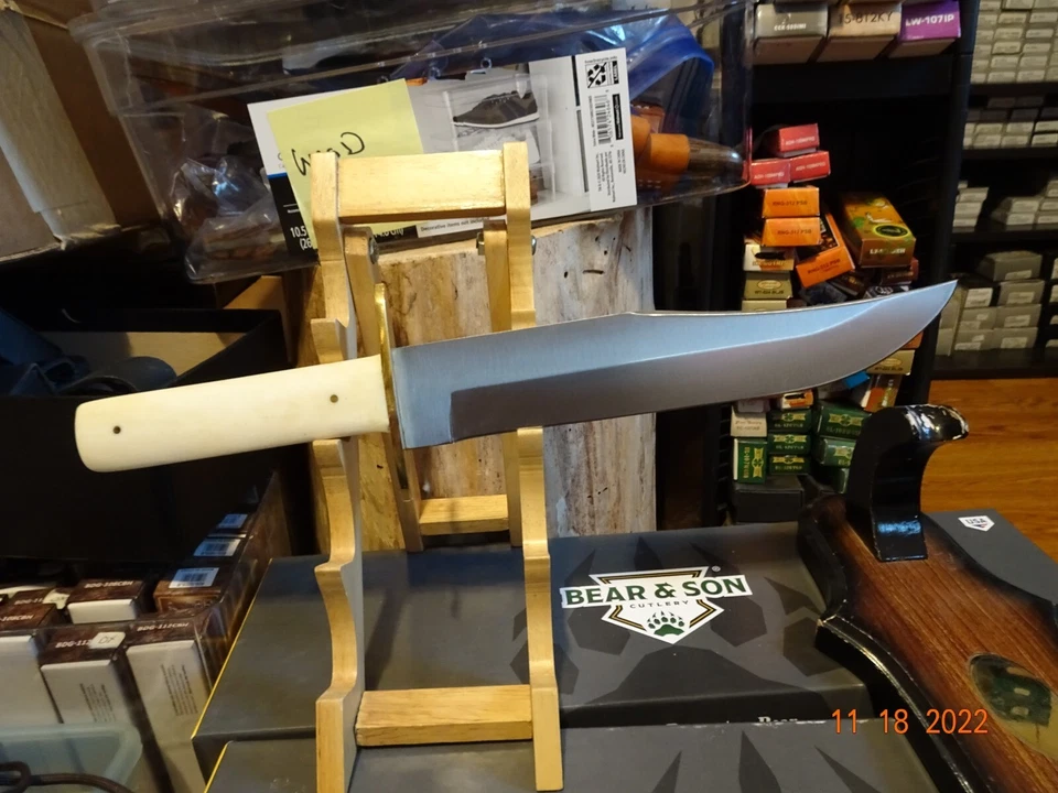 CUCHILLO BOWIE BEAR & SONS CUBIERTOS 14 3/8" BLANCO HUESO LISO 440HC 9" HOJA LEA SHE Foto 2 de 4