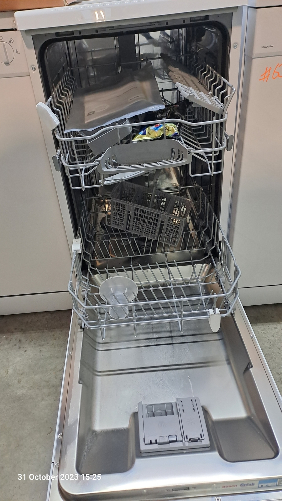 Bosch SPS2IKW04G/11 45cm Freestanding Slimline Dishwasher in White New