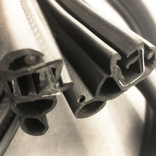 NEW Glass Seal Front Passenger Right Side 22766399 for Chevy Hand Silverado 1500 - Picture 8 of 8