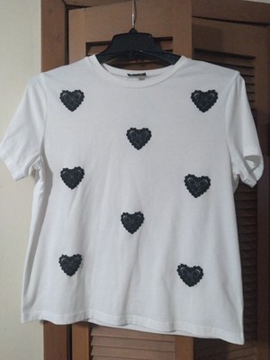 ONTWELFTH?? SZ XL WHITE WITH 3D BLACK CROCHET HEARTS SHORT SLEEVE  TSHIRT