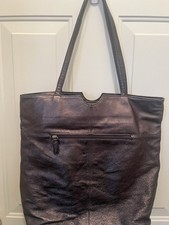 Wilson's Leather Tote Bag in Silver/Gray Metallic Multiple Pockets Floral Lining