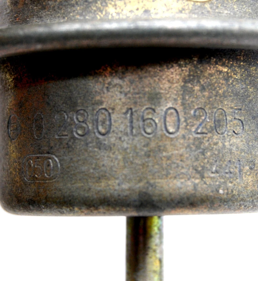 FUEL PRESSURE REGULATOR FPR FOR VAUXHALL OPEL MONZA SENETOR 2.0 2.5 0280160205 - Image 2 of 4