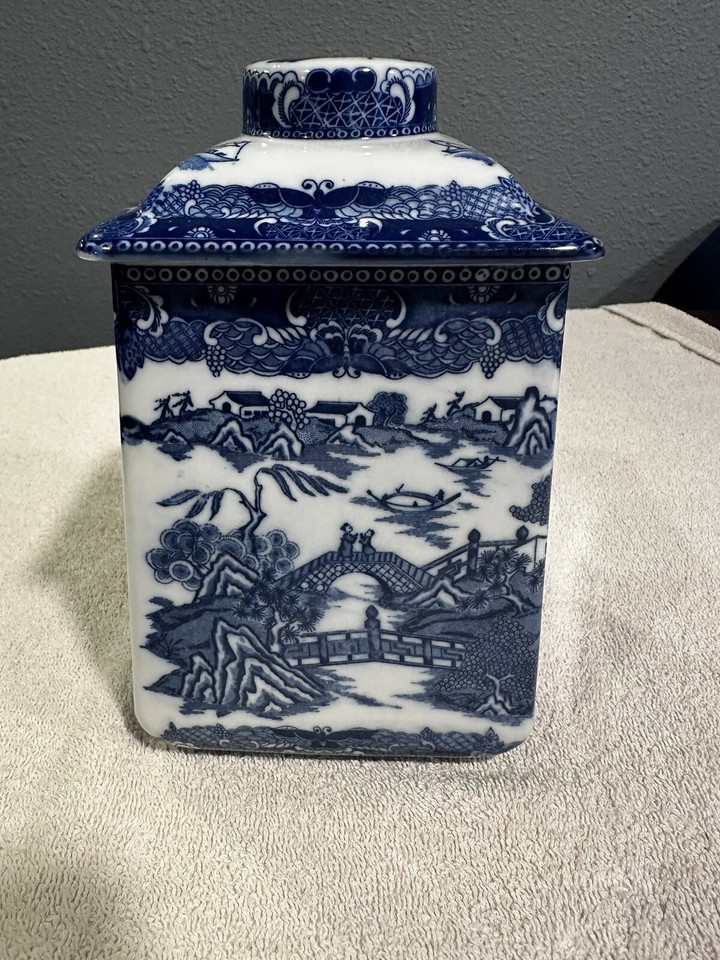 Vintage Ringtons Limited Tea Merchants Blue Willow Square Canister