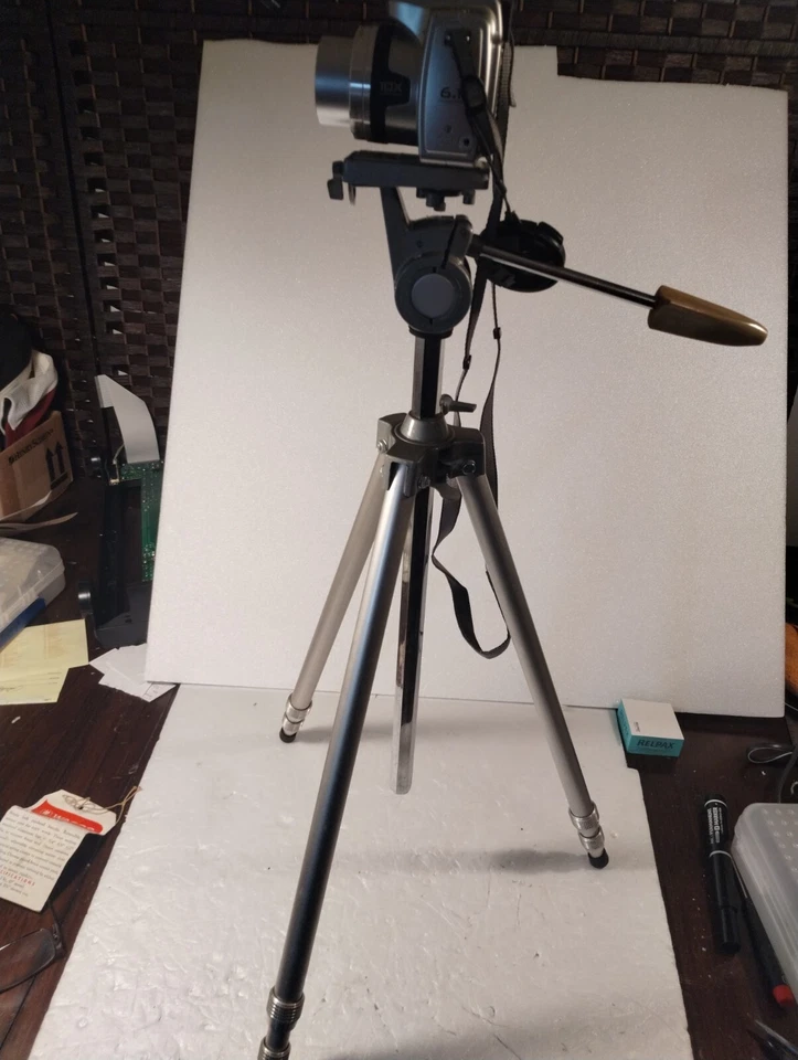 Trípode para cámara estándar Wards aluminio inclinable y panorámica 60" (cámara no incluida) Foto 3 de 4