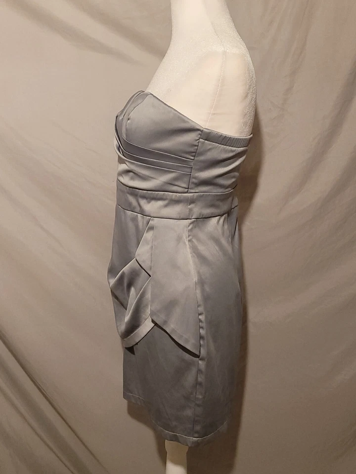 Vestido Love TEAse Plateado Satinado Talla 9 Sin Tirantes Acanalado Elastizado Cóctel Juniors  Foto 3 de 4