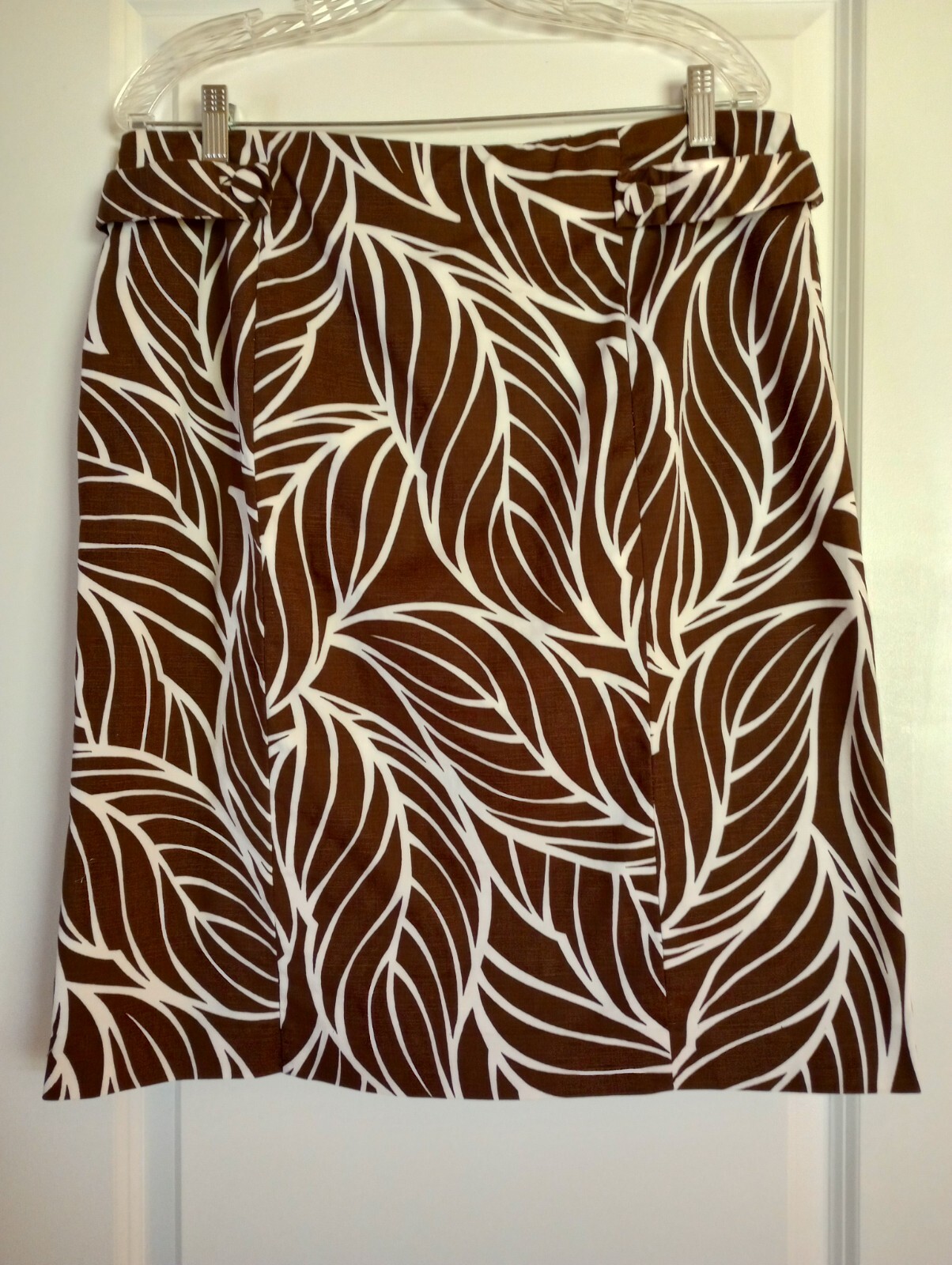 George Brown/White Skirt Leaf Pattern XL - image 1