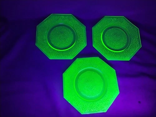 3 L.E. Smith Cracky Vaseline Glass  Depression Crackle Glass Octagonal Plates 7”