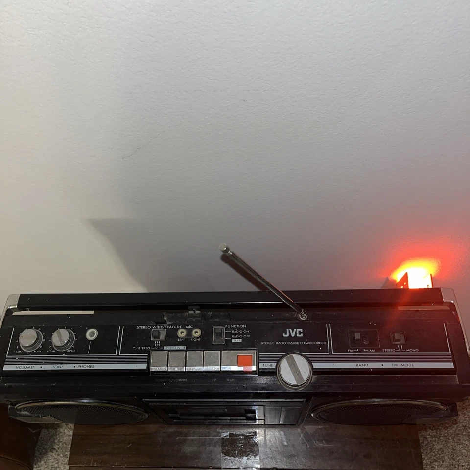 De colección JVC RC-650 Radio Estéreo Cassette Grabadora Reproductor de Cinta Boombox ¡VER VIDEO! Foto 2 de 4