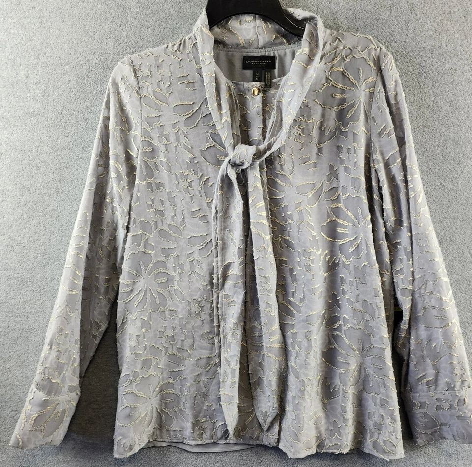 Blusa para mujer Donna Karan New York metálica floral con cuello atado M Arctic Frost Foto 2 de 4